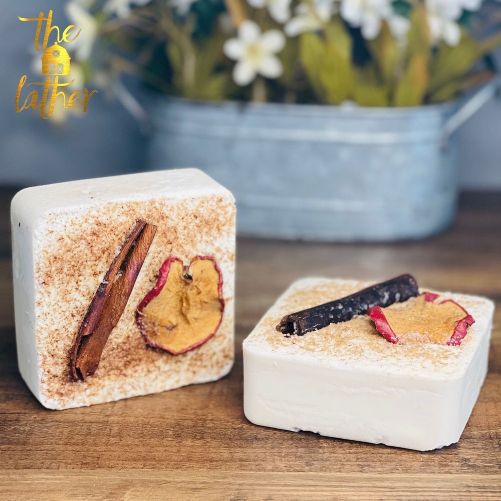 BOTANICAL Apple Cinnamon Essential Oil Goat Milk & Cream Lather